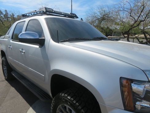 Used 2013 Chevrolet Avalanche LTZ image 9