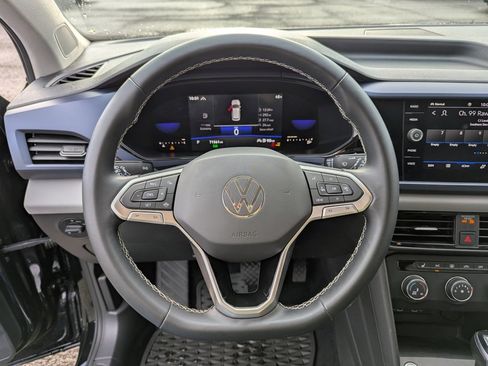 Used 2022 Volkswagen Taos SE image 13