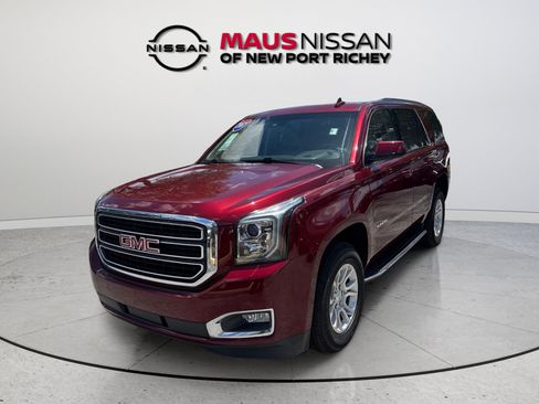 Used 2017 GMC Yukon SLT AWD/4WD image 3