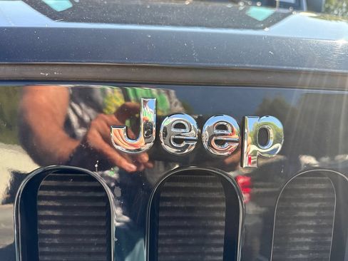 Used 2016 Jeep Wrangler Sport AWD/4WD image 4