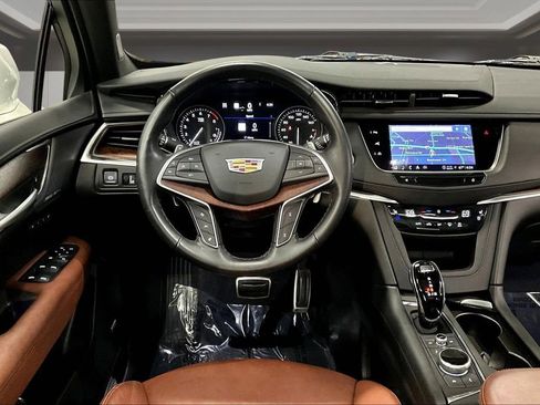 Certified 2025 Cadillac XT5 Sportv w/ Technology Package image 8
