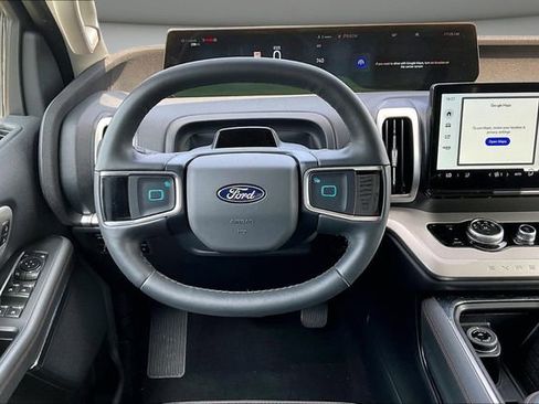 Used 2025 Ford Expedition Active AWD/4WD image 8