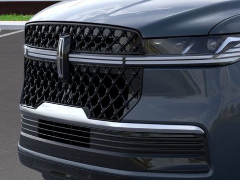 New 2025 Lincoln Navigator L Reserve w/ Jet Appearance Package AWD/4WD image 17