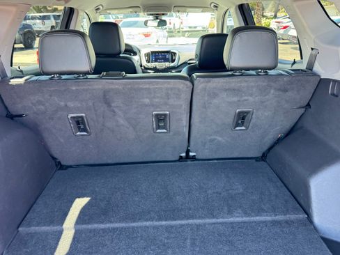 Used 2024 GMC Terrain SLT FWD image 13