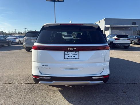 Used 2024 Kia Carnival EX image 6