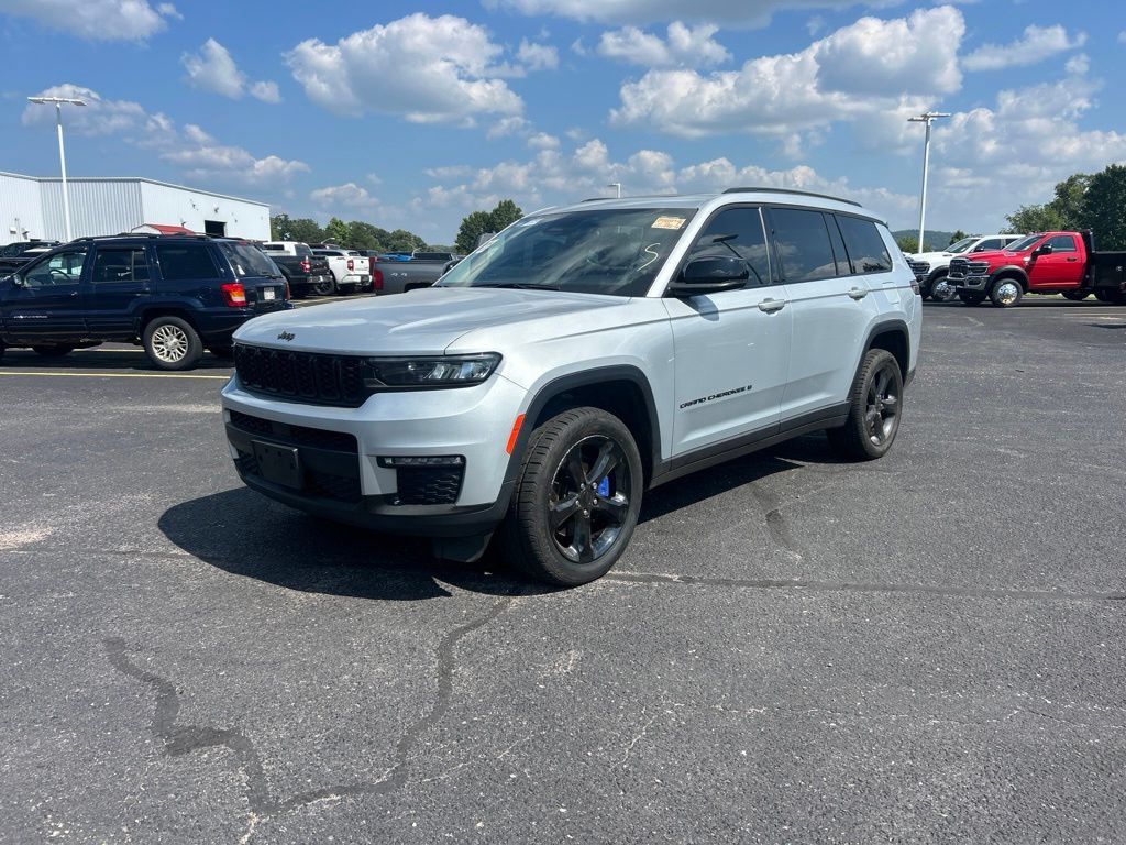 Used 2023 Jeep Grand Cherokee L Limited AWD/4WD image 5