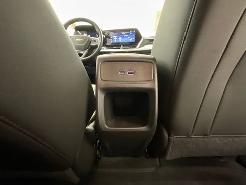 Used 2025 Chevrolet Trax LT w/ LT Convenience Package FWD image 26
