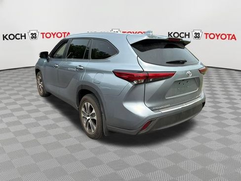 Used 2023 Toyota Highlander XLE AWD/4WD image 6