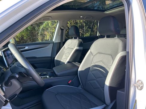 Certified 2025 Volkswagen Atlas Peak Edition SE image 21