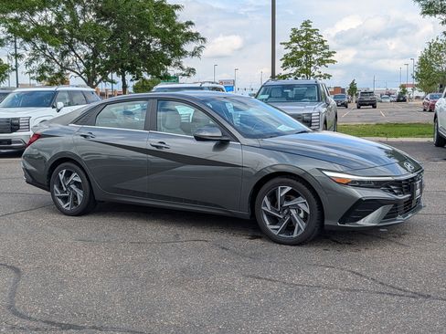 Used 2025 Hyundai Elantra Limited FWD image 7