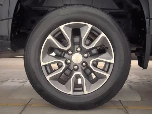 Used 2022 Chevrolet Silverado 1500 LT AWD/4WD image 10