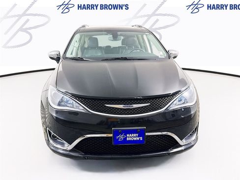 Used 2019 Chrysler Pacifica Limited FWD image 29