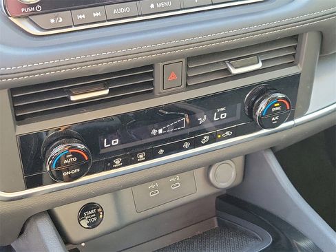 Used 2025 Nissan Rogue SV image 26