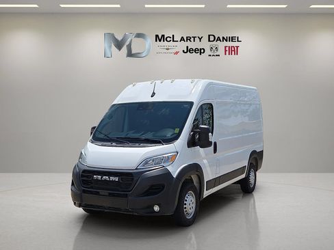 Used 2025 RAM ProMaster 2500 w/ Convenience Group FWD image 2
