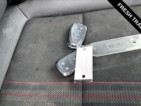 Used 2023 Chevrolet Equinox RS w/ LPO, Floor Liner Package FWD image 33