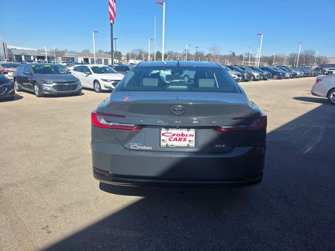 Used 2025 Toyota Camry XLE image 4