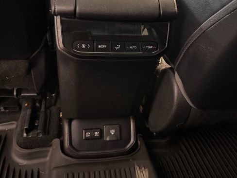 Used 2021 Toyota Highlander Limited AWD/4WD image 31