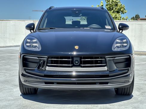 Used 2023 Porsche Macan AWD/4WD image 11