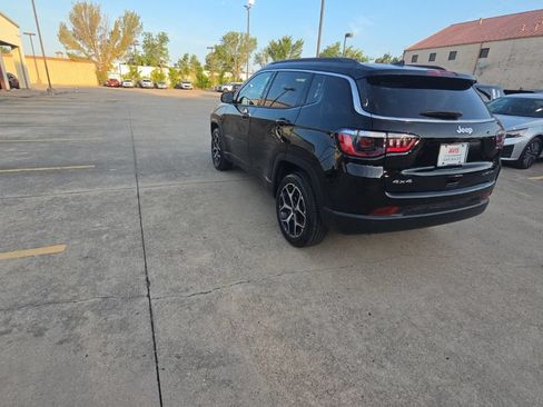 Used 2025 Jeep Compass Limited AWD/4WD image 7