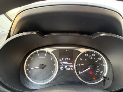 Used 2021 Nissan Versa S image 22