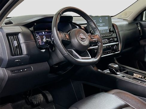 Used 2024 Nissan Pathfinder SL w/ SL Premium Package image 7