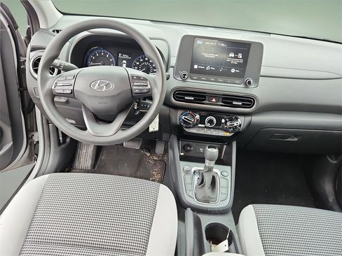 Used 2023 Hyundai Kona SE image 13