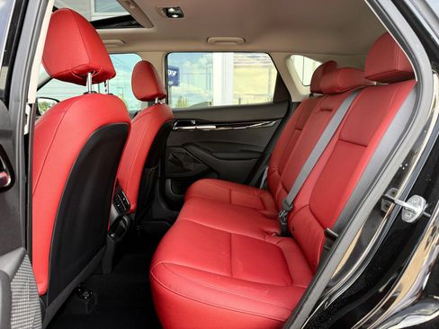 Used 2023 Kia Seltos SX w/ SX Sunroof Package AWD/4WD image 21