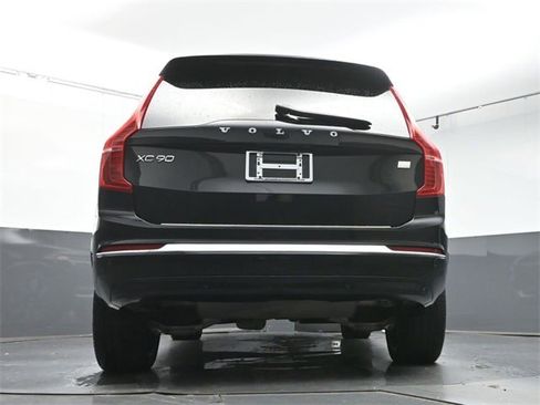 Certified 2023 Volvo XC90 T8 Ultimate w/ Protection Package Premier image 39