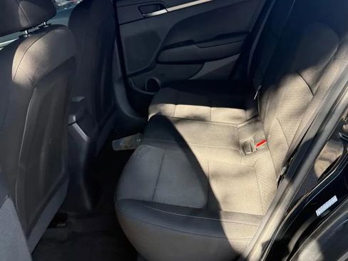 Used 2019 Hyundai Elantra SE w/ Cargo Package FWD image 12