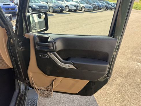 Used 2011 Jeep Wrangler Sahara w/ Dual Top Group AWD/4WD image 18