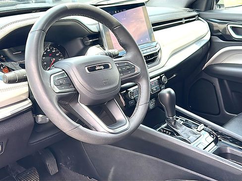 Used 2025 Jeep Compass Limited AWD/4WD image 12