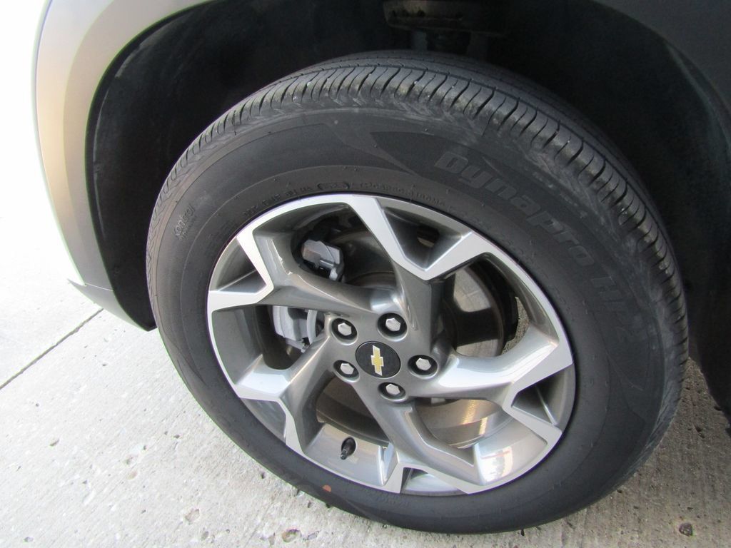 Used 2025 Chevrolet Trax LT w/ LT Convenience Package FWD image 25