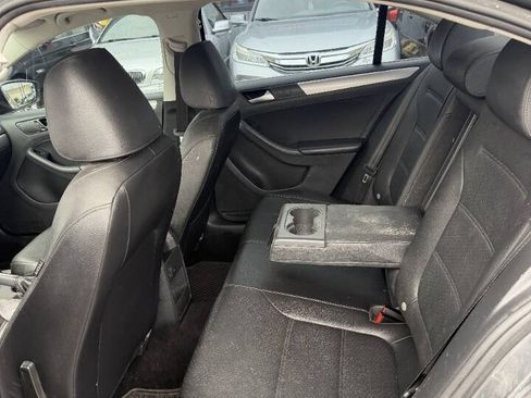 Used 2018 Volkswagen Jetta SE FWD image 9