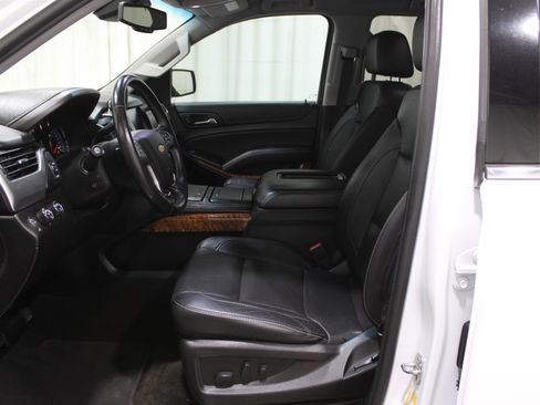 Used 2018 Chevrolet Suburban Premier image 3
