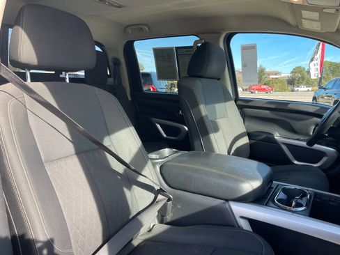 Used 2019 Nissan Titan SV w/ SV Convenience Package image 26