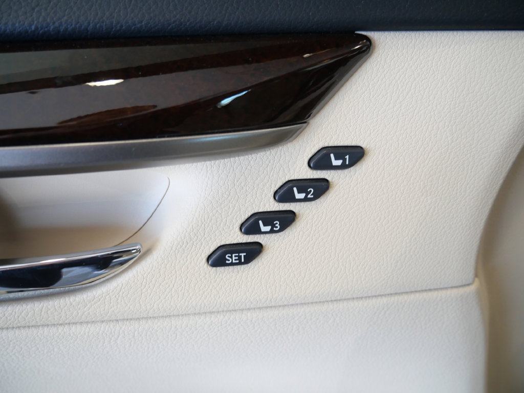 Used 2015 Lexus ES 350 w/ Ultra Luxury Package FWD image 31