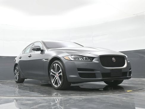 Used 2017 Jaguar XE Premium AWD/4WD image 41
