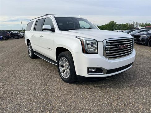 Used 2016 GMC Yukon XL SLT w/ Open Road Package AWD/4WD image 3
