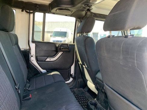 Used 2012 Jeep Wrangler Unlimited Sahara w/ Connectivity Group AWD/4WD image 11