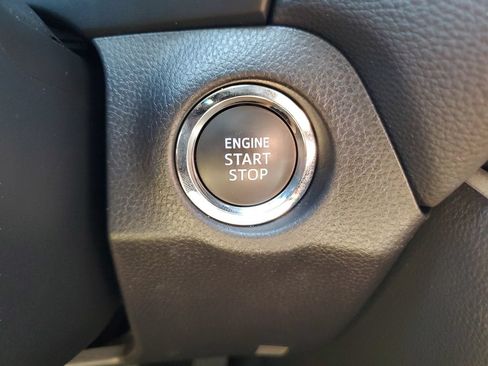 Used 2025 Toyota RAV4 XLE FWD image 22
