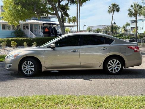 Used 2013 Nissan Altima 2.5 S FWD image 2