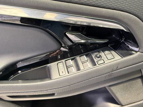 Used 2023 Land Rover Range Rover Evoque S image 31