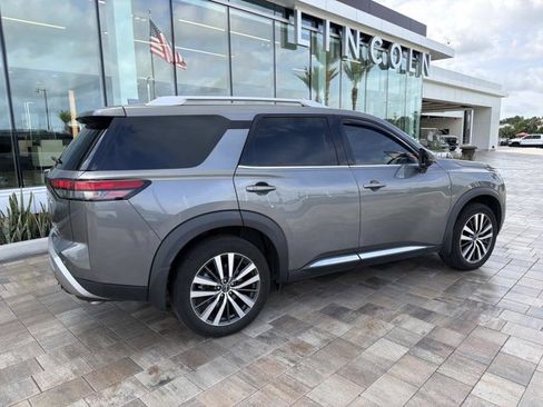 Used 2022 Nissan Pathfinder Platinum w/ Cargo Package AWD/4WD image 2