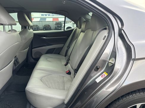 Used 2019 Toyota Camry SE image 9