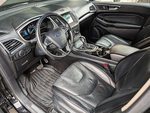 Used 2016 Ford Edge Titanium image 2