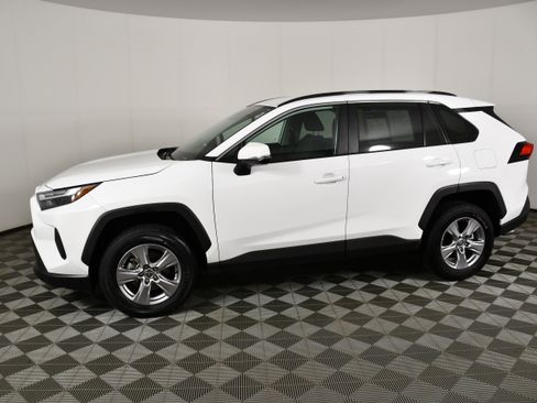Used 2025 Toyota RAV4 XLE AWD/4WD image 9