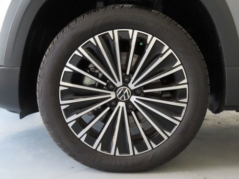 New 2025 Volkswagen Taos SE image 27