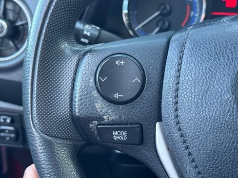 Used 2018 Toyota Corolla LE image 12