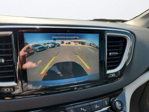 Used 2023 Chrysler Pacifica Touring-L FWD image 18