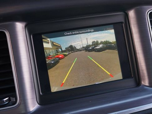 Used 2018 Dodge Charger SXT RWD image 20
